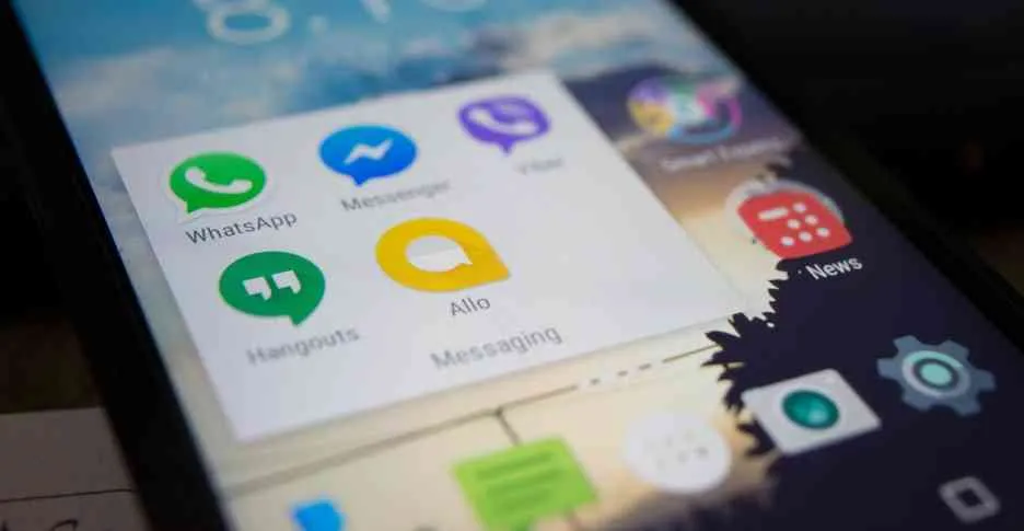 Para qué sirve el tercer tilde azul de whatsapp
